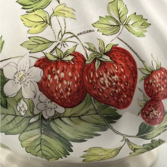 WESSEX Collection Fine Bone China Strawberries/Butterfly Swirl Teapot+Lid White - Picture 3 of 4